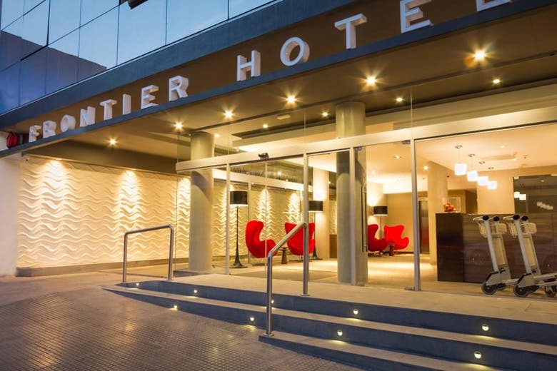 Descuentos en FRONTIER HOTEL RIVERA con Club LA NACION